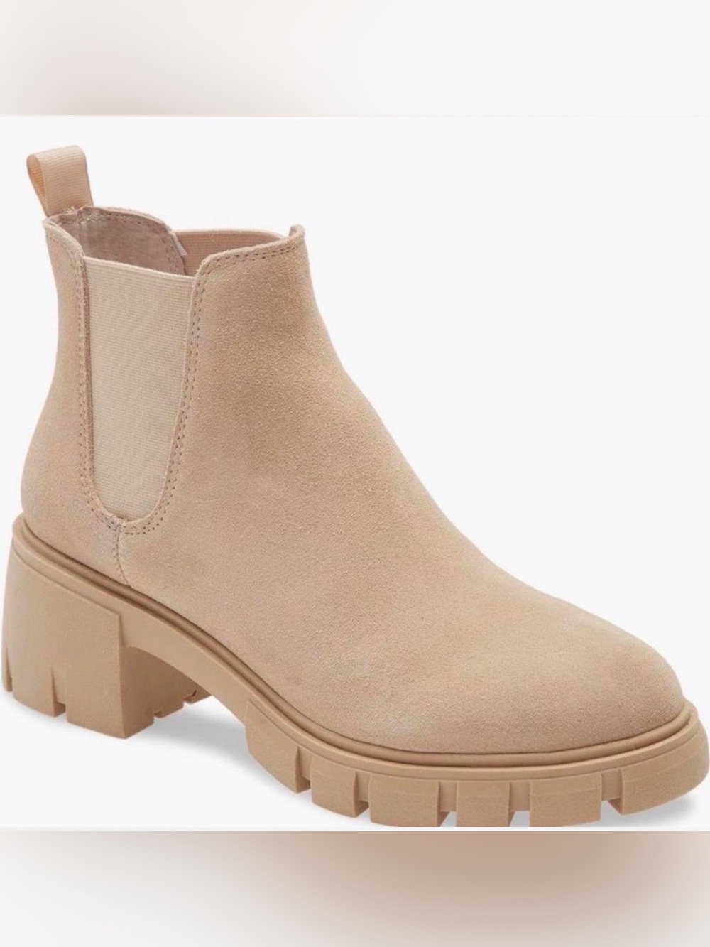 Steve Madden Howler Chelsea boots Size 8 
Sand suede